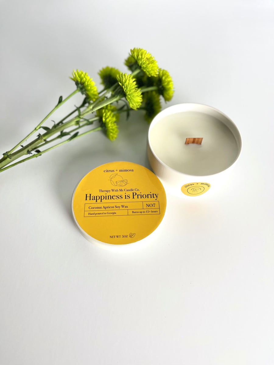 This 5oz candle boasts a harmonious fusion of bright citrus notes and the delightful essence of mimosa