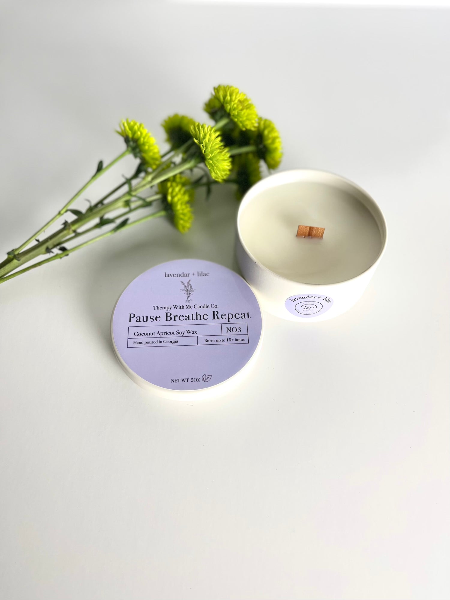 This 5oz candle offers a luxurious blend of soothing lavender and delicate lilac, creating an ambiance of relaxation and elegance