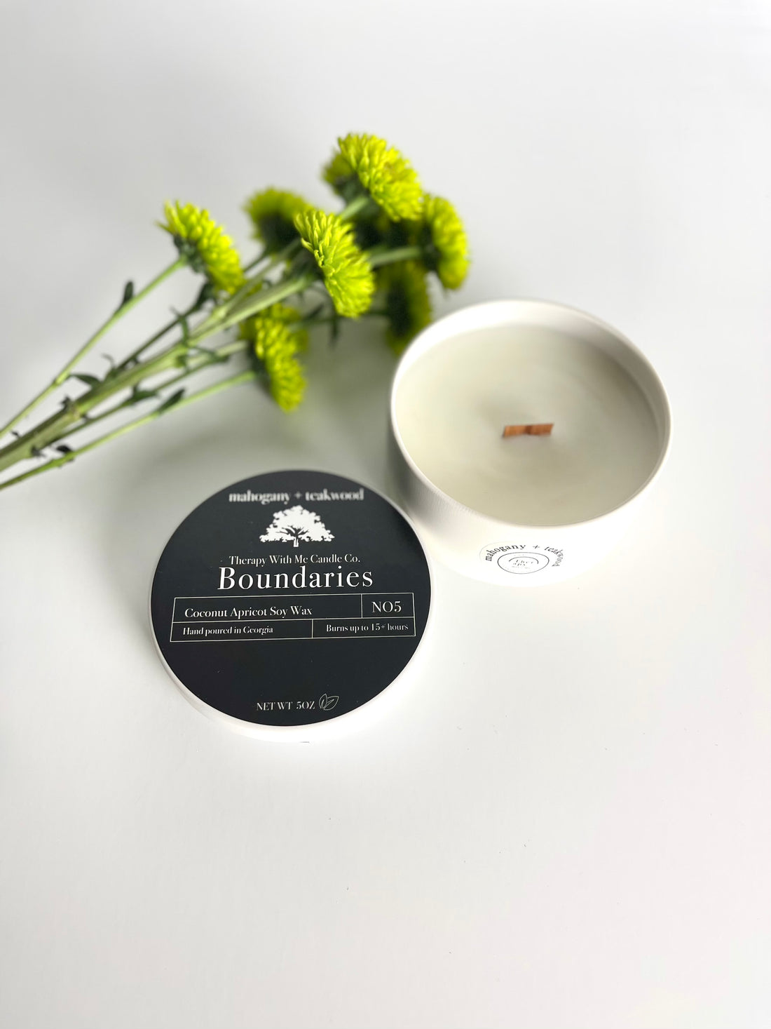 Immerse yourself in the warm embrace of top notes featuring fresh lavender and geranium, seamlessly transitioning into the heart with the warm essence of mahogany