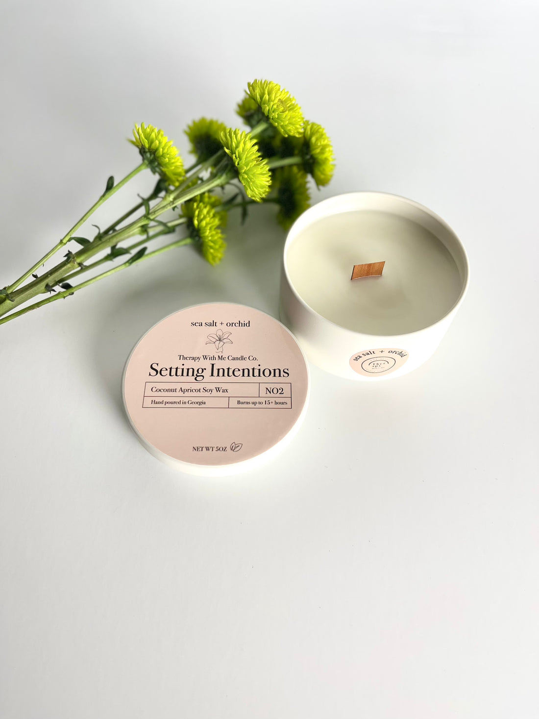 This 5oz candle invites you to a luxurious retreat with its harmonious blend of sea salt and delicate orchid
